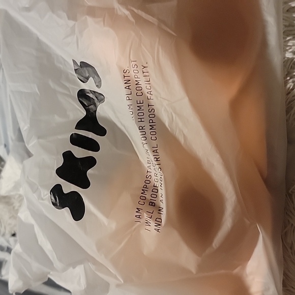 SKIMS TSHIRT BRA - FADED NECTAR - 36B - Picture 6 of 6